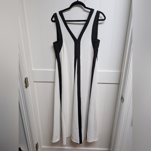 Vici Fore Chic Sleeveless Maxi Dress in Black and Cream - Picture 3 of 7